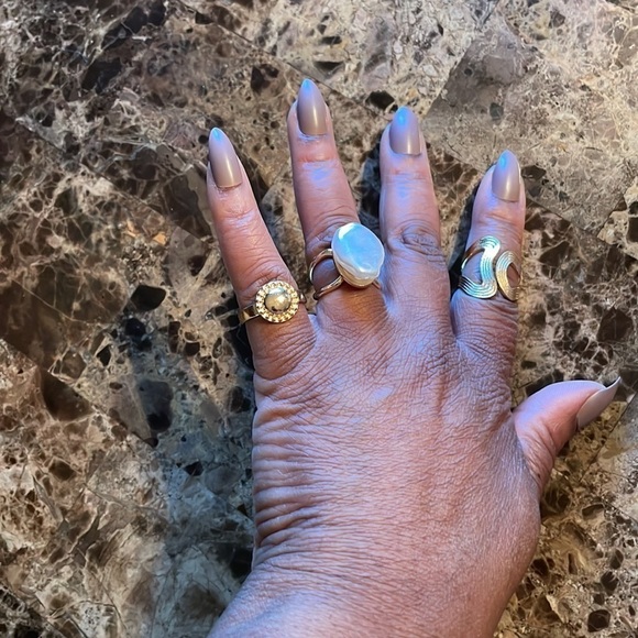 Geo Large Pearl Gold Layering Rings - Picture 6 of 13